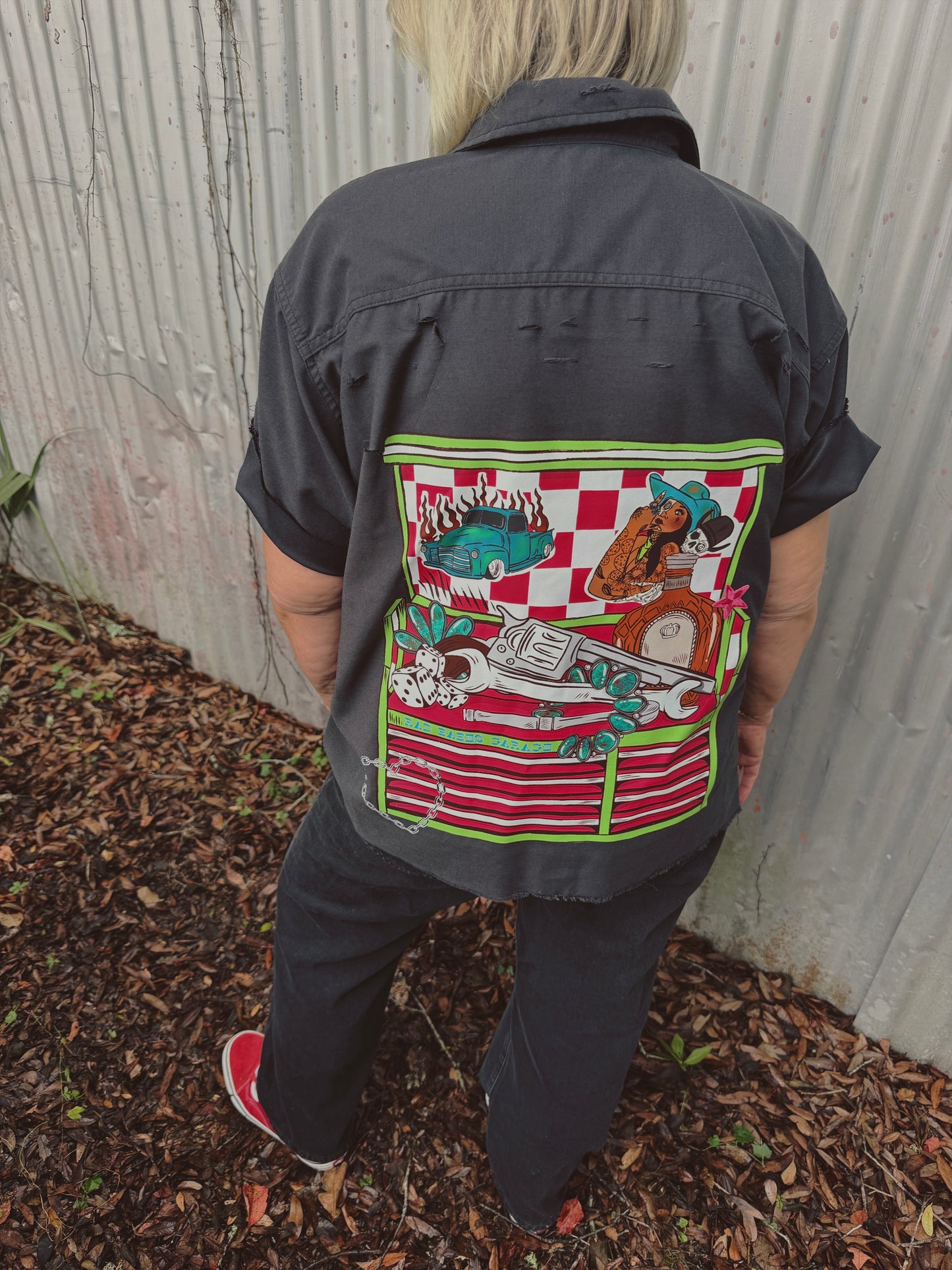 Rad babes garage Button Up-size large