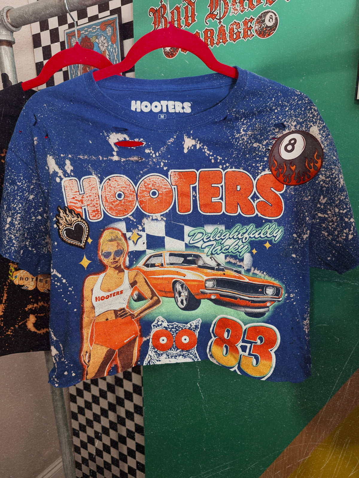 Distressed Hooters tee-Medium