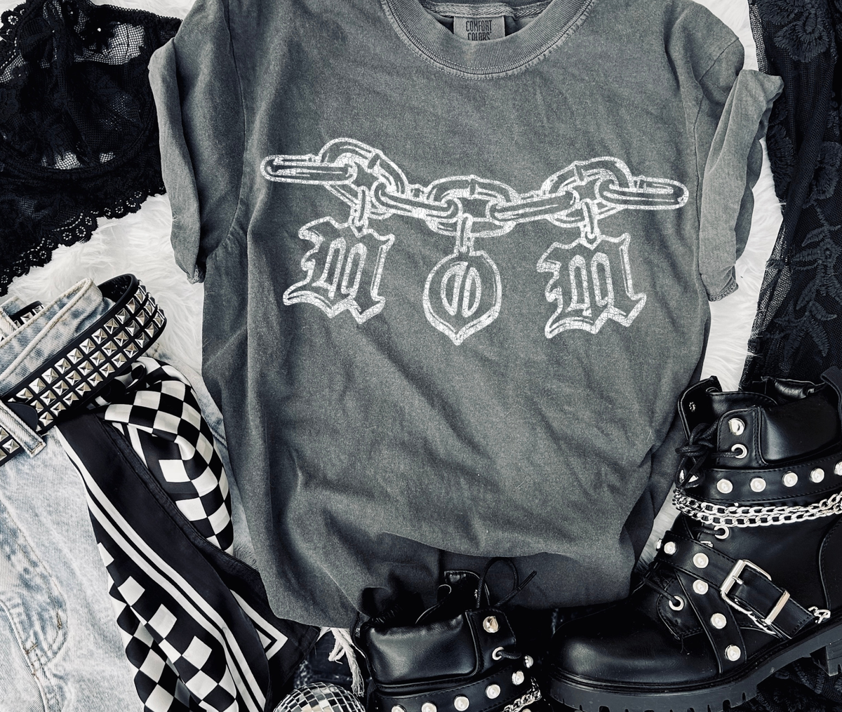 Mom chain tee