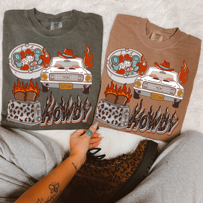 Howdy outlaw collage tee