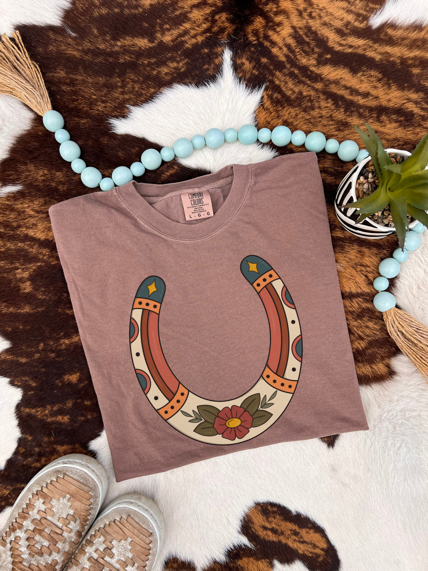 Floral horseshoe tee