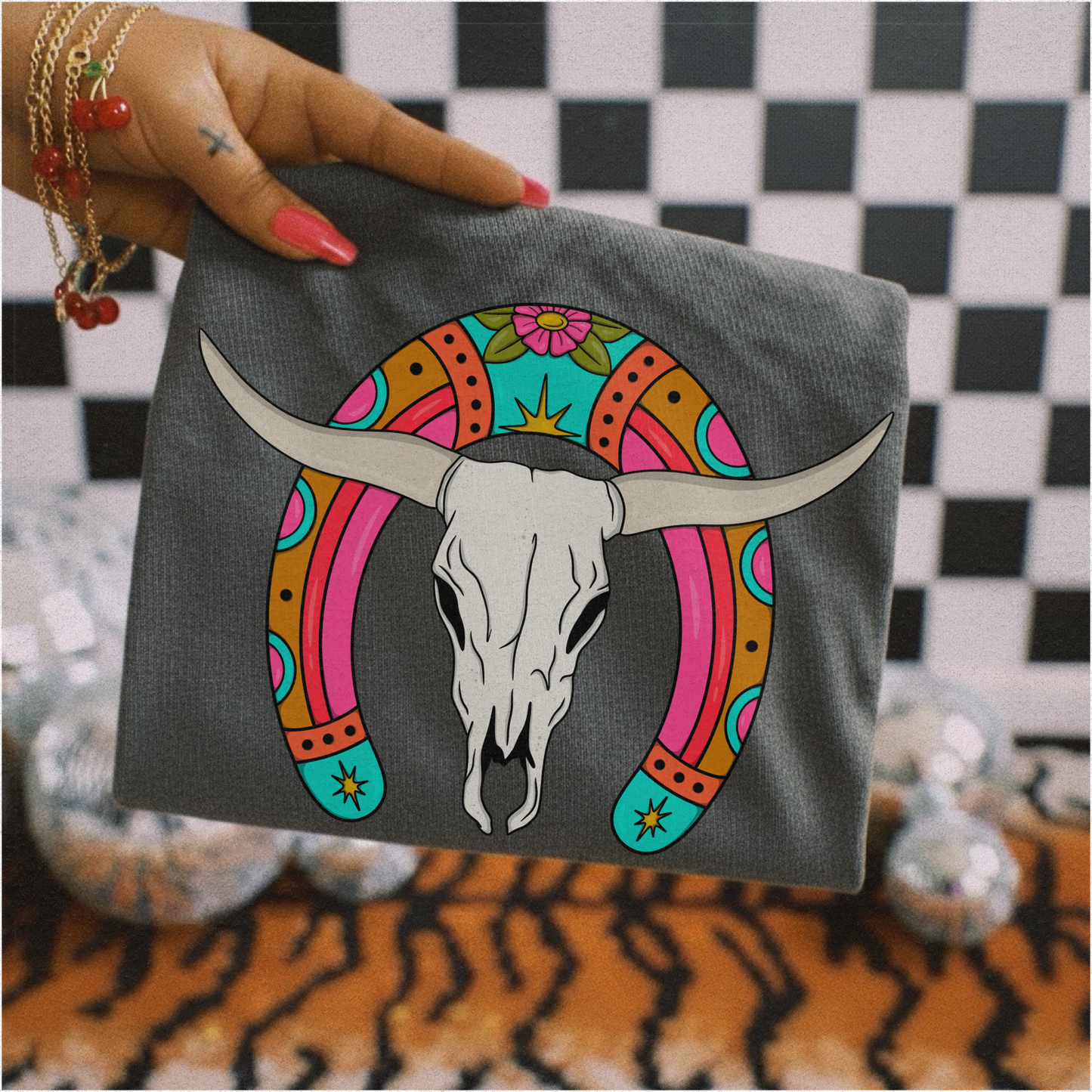 Horseshoe skull tee